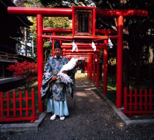 shinto_priest